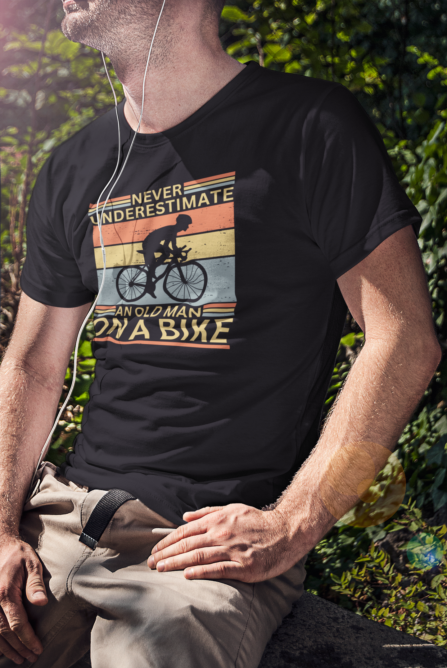 Cycling T-shirt for Men, Never Underestimate an Old Man On a Bike Shirt,  Cycling Dad Gift Cycling Grandpa Cyclist Father's Day Unisex Tee